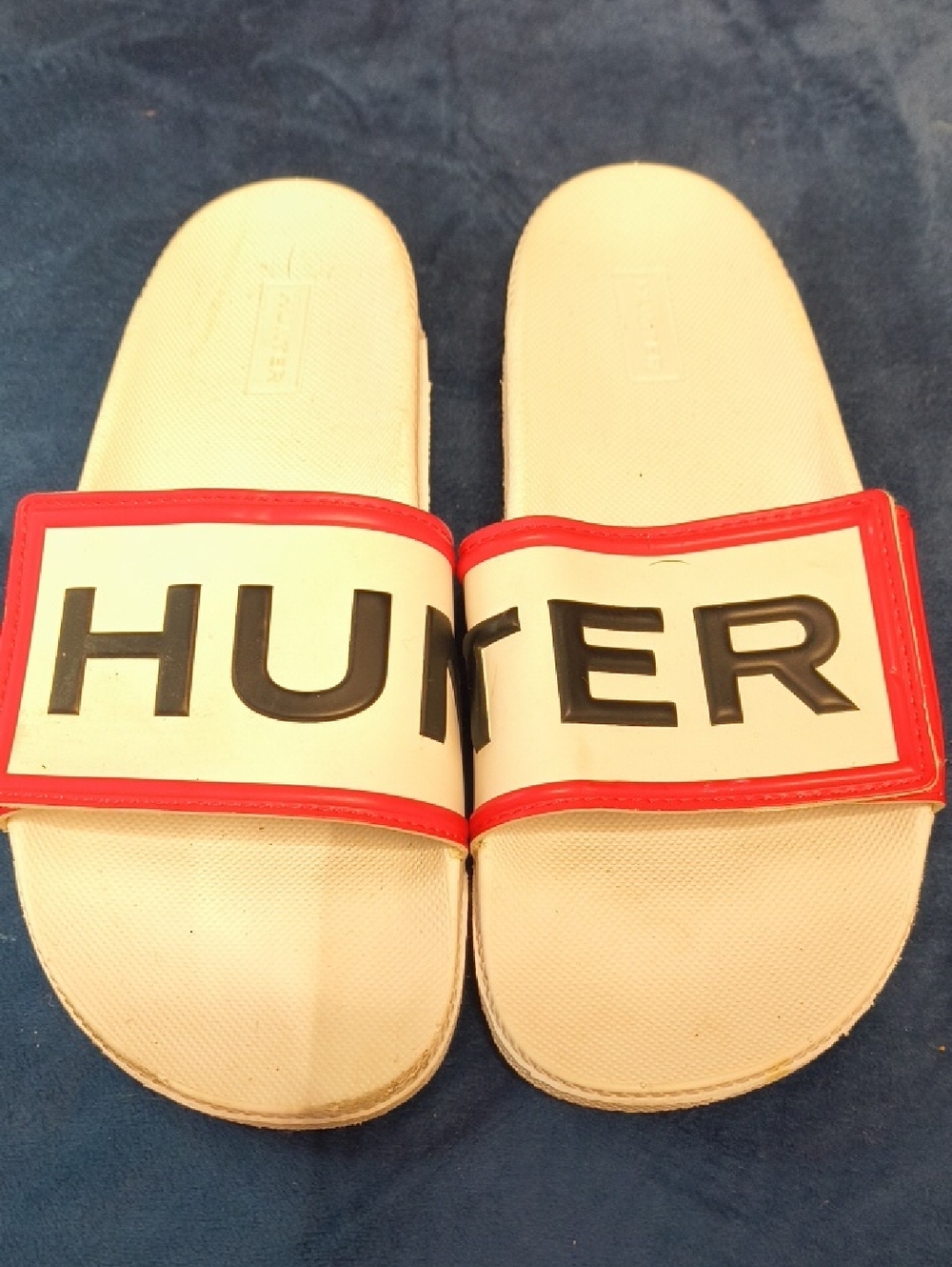 Hunter White and Red Logo Slide Sandals